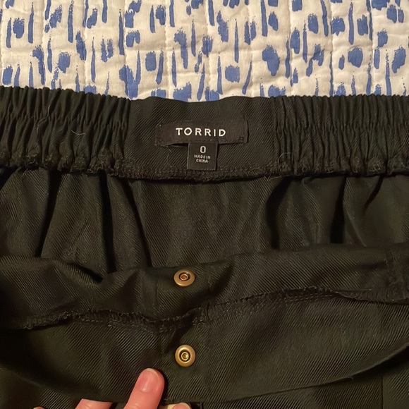 Black button skirt - Picture 2 of 3